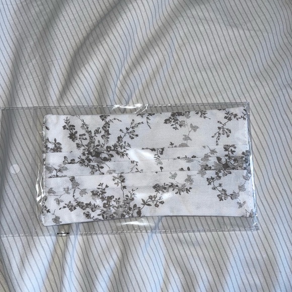 Face mask - Picture 9 of 11